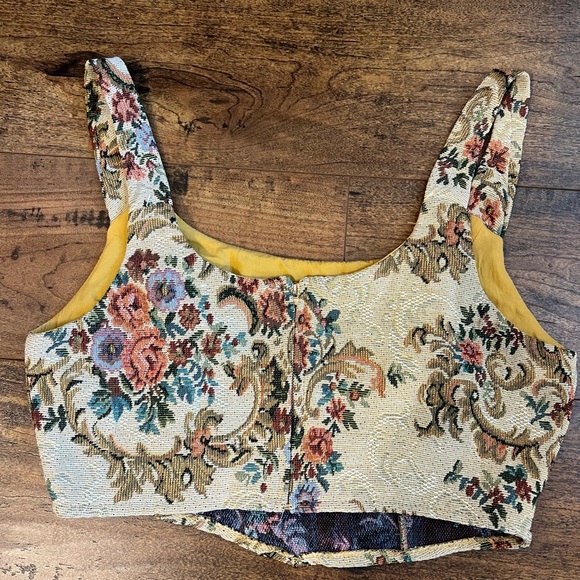 Le Lis Tapestry Crop Top Size Small EUC - Picture 3 of 5